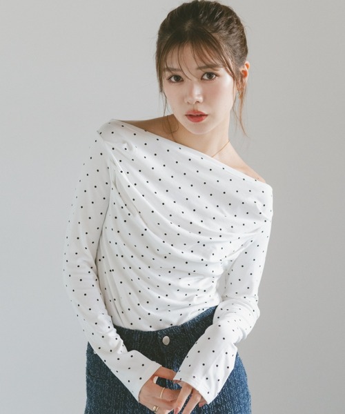 VANNIE U(ヴァニーユー)の「ドットドレープカットソー(Tシャツ/カットソー・レディース・ブラック/ホワイト・FREE)」の1枚目の写真