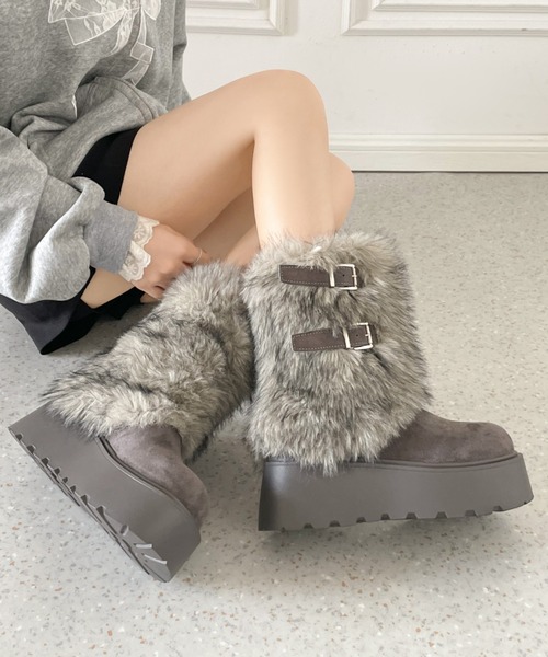 Shoes in Closet(シューズインクローゼット)の「厚底 プラットフォーム ダブルベルト ボリューム ボア ムートン ブーツ 849WB(ブーツ・レディース・アイボリー/グレー・L/LL/M/S)」の2枚目の写真