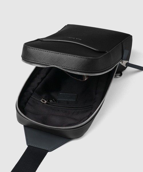 Paul Smith（ポールスミス）の「シグネチャーストライププラー ボディバッグ【553404 N074B】（ボディバッグ/ウエストポーチ・メンズ・ネイビー/ブラック・FREE）」の11枚目の写真