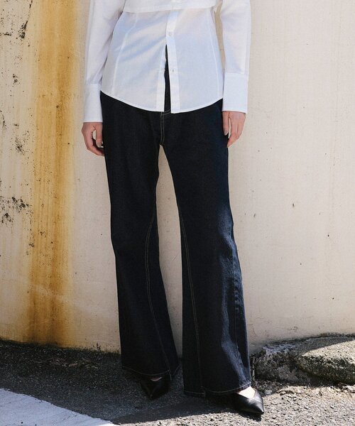 UNFORM(アンフォーム)の「【2026AW Debut】【UNFORM】セミフレアデニムパンツ(デニムパンツ・レディース・インディゴブルー/ブラック・MEDIUM/SMALL)」の18枚目の写真