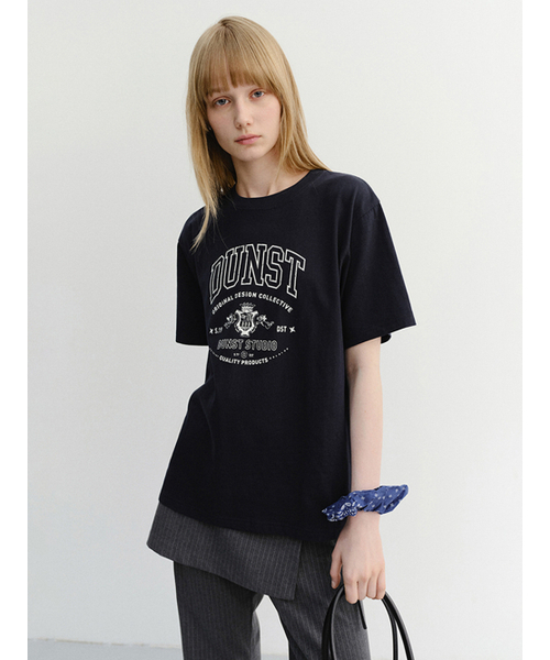 DUNST(ダンスト)の「UNISEX CUPID ARCH LOGO T-SHIRT_UDTS6B129_FRENCH NAVY(Tシャツ/カットソー・レディース・ネイビー・X-LARGE/XX-LARGE/X-SMALL/SMALL/MEDIUM/LARGE)」の2枚目の写真