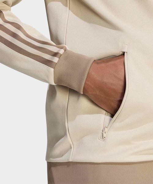 adidas(アディダス)の「クラシック トラックトップ(ジャージ) / トラックジャケット / アディダスオリジナルス adidas Originals(ジャージ・メンズ・ベージュ・XX-LARGE/LARGE/3XL/MEDIUM/SMALL/X-LARGE/X-SMALL)」の4枚目の写真