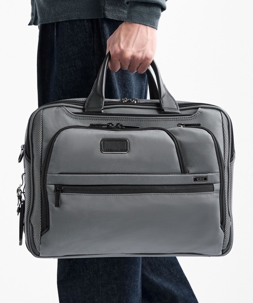 TUMI(トゥミ)の「TUMI ALPHA(アルファ) ミディアム・15インチ・エクスパンダブル・ブリーフケース(A4/PC15インチまで対応)(ビジネスバッグ・メンズ・シルバーグレー・FREE)」の1枚目の写真