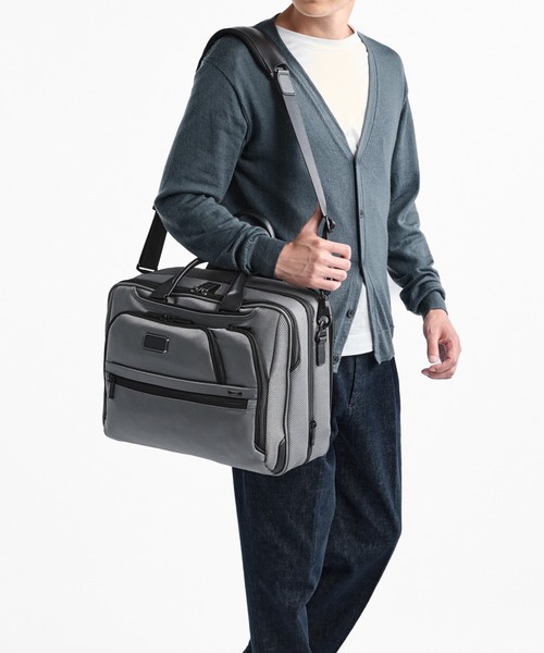 TUMI(トゥミ)の「TUMI ALPHA(アルファ) ミディアム・15インチ・エクスパンダブル・ブリーフケース(A4/PC15インチまで対応)(ビジネスバッグ・メンズ・シルバーグレー・FREE)」の4枚目の写真