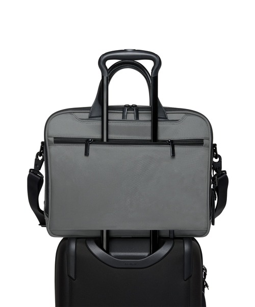 TUMI(トゥミ)の「TUMI ALPHA(アルファ) ミディアム・15インチ・エクスパンダブル・ブリーフケース(A4/PC15インチまで対応)(ビジネスバッグ・メンズ・シルバーグレー・FREE)」の9枚目の写真