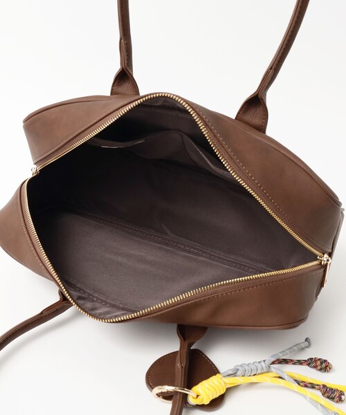 BEAMS HEART(ビームスハート)の「チャーム付 ビッグ ボストンバッグ(ボストンバッグ・レディース・ブラック/ブラウン・ONE SIZE)」の12枚目の写真