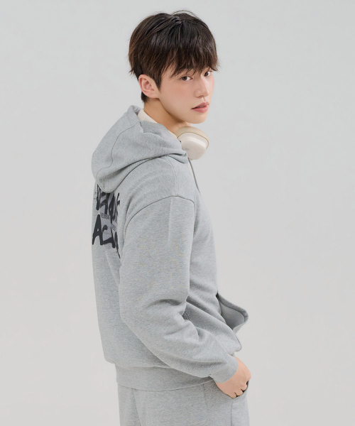 CHASECULT(チェイスカルト)の「ユニセックス グラフィティ フードTシャツ-FERU5116B0B(パーカー・レディース・ライトグレー・100/105/110/90/95)」の4枚目の写真