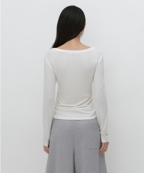 MUSINSA STANDARD WOMAN（ムシンサスタンダードウーマン）の「ウィメンズウールテンセルスリムスcoopネック長袖Tシャツ[アイボリー]（Tシャツ/カットソー・レディース・その他・SMALL/MEDIUM/LARGE/X-SMALL）」の3枚目の写真