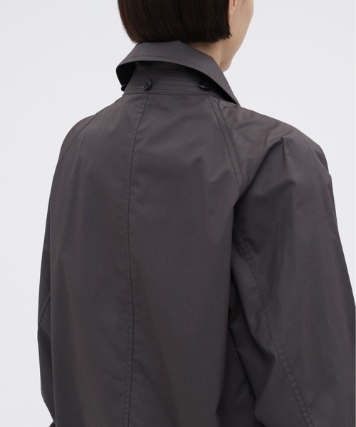 MARGARET HOWELL(マーガレットハウエル)の「HIGHDENSE COTTON TWILL COATING(ブルゾン・レディース・ベージュ/スモークグレー・2/1)」の4枚目の写真