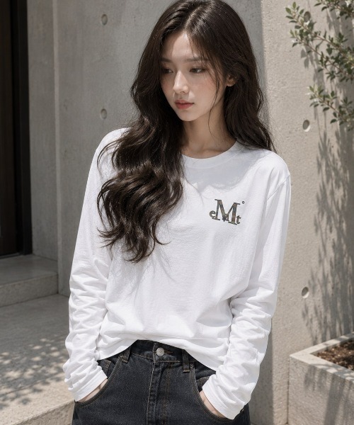 MUCENT(ムセント)の「A'GEM/9 × .kom 『MUCENT/ムセント』 MIOVE CAMO SIGNATURE LOGO LONG SLEEVE TEE/MIOVE カモロゴ長袖Tシャツ(Tシャツ/カットソー・レディース・ホワイト/ブラック×ピンク/ホワイト×ピンク/ブラック・FREE)」の2枚目の写真
