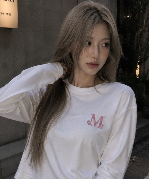 MUCENT(ムセント)の「A'GEM/9 × .kom 『MUCENT/ムセント』 MIOVE CAMO SIGNATURE LOGO LONG SLEEVE TEE/MIOVE カモロゴ長袖Tシャツ(Tシャツ/カットソー・レディース・ホワイト/ブラック×ピンク/ホワイト×ピンク/ブラック・FREE)」の1枚目の写真