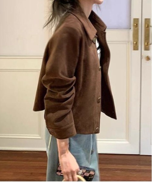 &soiree(アンドソワレ)の「スエード調襟付きジャケット(その他アウター・レディース・ブラウン・X-LARGE/LARGE/MEDIUM/SMALL)」の3枚目の写真