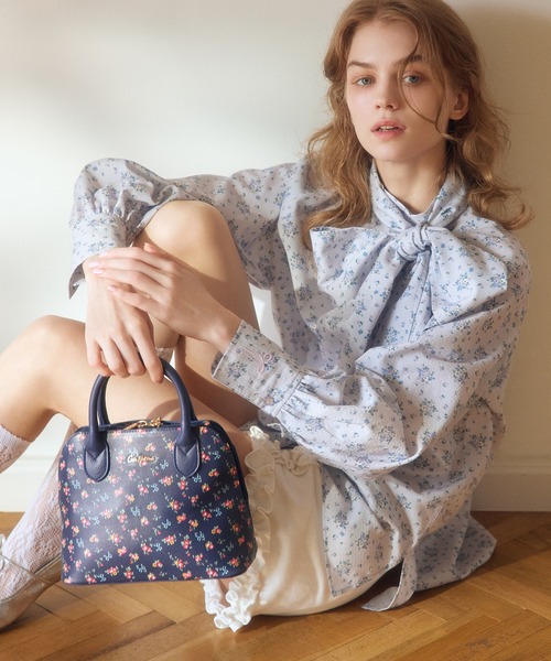 Cath Kidston(キャスキッドソン)の「2WAYプリントハンドバッグ Lace Sprigs(ハンドバッグ・レディース・ネイビー/アイボリー・FREE)」の10枚目の写真