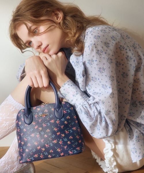 Cath Kidston(キャスキッドソン)の「2WAYプリントハンドバッグ Lace Sprigs(ハンドバッグ・レディース・ネイビー/アイボリー・FREE)」の11枚目の写真