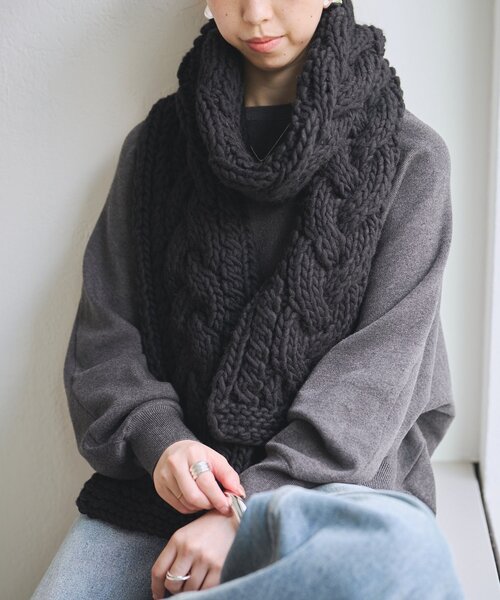 BEARDSLEY(ビアズリー)の「ハンドケーブルマフラー(マフラー・レディース・アイボリー/ブラック・FREE)」の9枚目の写真