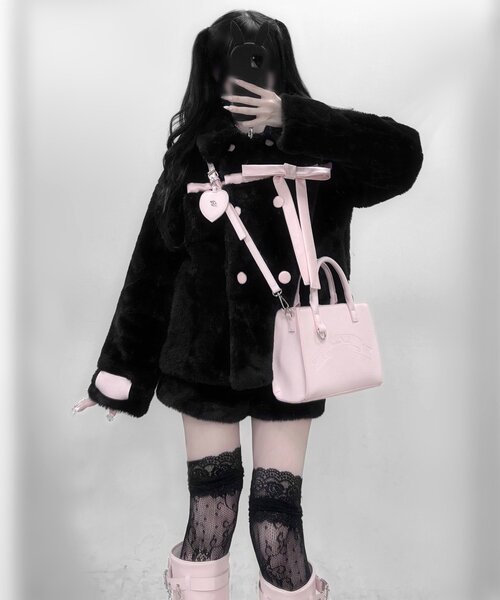 OLIVE des OLIVE(オリーブデオリーブ)の「【インフルエンサー企画】miko fur short pants(その他パンツ・レディース・ブラック/ピンク・FREE)」の3枚目の写真