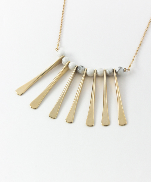 URBAN RESEARCH（アーバンリサーチ）の「UR バーフリンジネックレス（ネックレス・レディース・ホワイト/ブルー・FREE）」の6枚目の写真