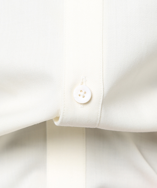 UNITED TOKYO(ユナイテッドトウキョウ)の「Vネックロングスリーブシャツ(シャツ/ブラウス・メンズ・ブルー/グリーン/ピンク/ブラック/ホワイト・3/2/1)」の6枚目の写真