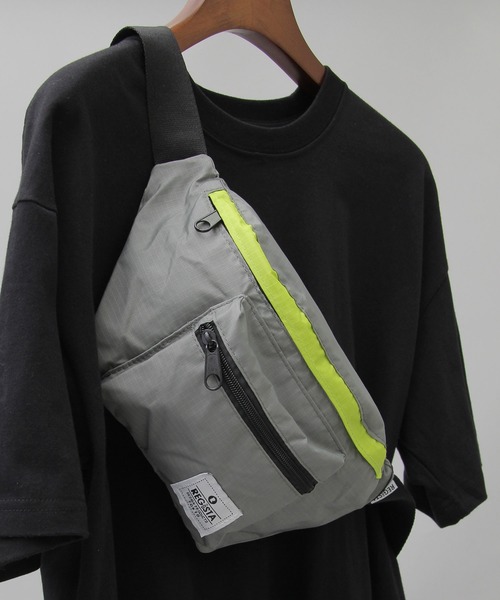 REGiSTA（レジスタ）の「【REGiSTA/レジスタ】PVC ウエストポーチ / ウエストバッグ（ボディバッグ/ウエストポーチ・メンズ・ブラック/ネイビー/イエロー系その他/グレー/レッド・FREE）」の4枚目の写真
