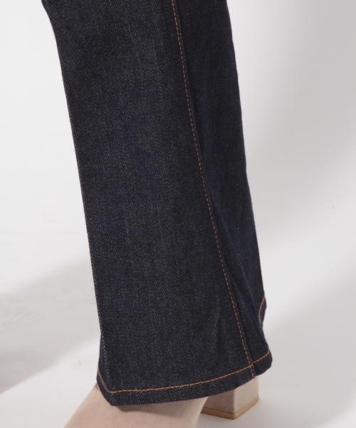 LOWRYS FARM(ローリーズファーム)の「Wrangler/フレアパンツ 784087(デニムパンツ・レディース・ブルー/ワンウォッシュ・SMALL/MEDIUM)」の3枚目の写真