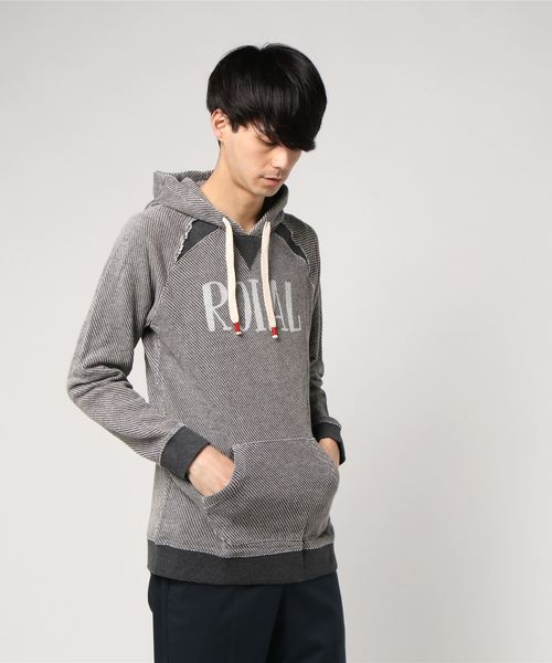 roial（ロイアル）の「FL212 / ROIAL(ロイアル) フロントブランドロゴ ダメージテイスト ユニセックスサイジング ラグラン プルオーバーパーカー（パーカー・メンズ・レッド系その他/ブラック/グレー/ブルー・MEDIUM/LARGE/SMALL）」の2枚目の写真