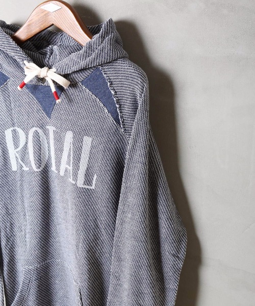 roial（ロイアル）の「FL212 / ROIAL(ロイアル) フロントブランドロゴ ダメージテイスト ユニセックスサイジング ラグラン プルオーバーパーカー（パーカー・メンズ・レッド系その他/ブラック/グレー/ブルー・MEDIUM/LARGE/SMALL）」の4枚目の写真