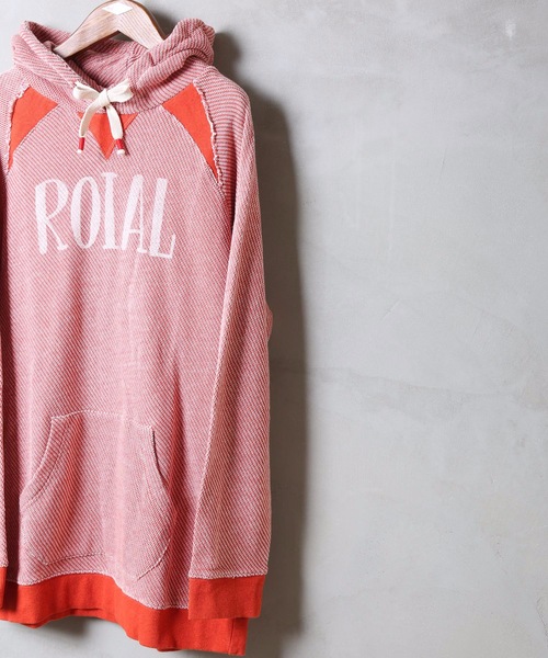 roial（ロイアル）の「FL212 / ROIAL(ロイアル) フロントブランドロゴ ダメージテイスト ユニセックスサイジング ラグラン プルオーバーパーカー（パーカー・メンズ・レッド系その他/ブラック/グレー/ブルー・MEDIUM/LARGE/SMALL）」の13枚目の写真