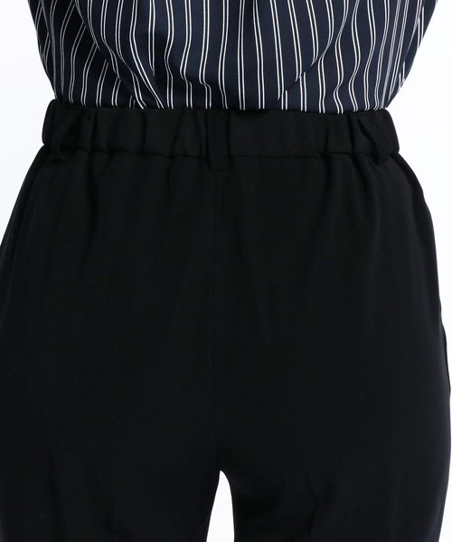 NARACAMICIE(ナラカミーチェ)の「《セットアップスーツ対応》ナチュラルストレッチテーパードパンツ(その他パンツ・レディース・ブラック/グレー・SMALL/MEDIUM/LARGE)」の4枚目の写真