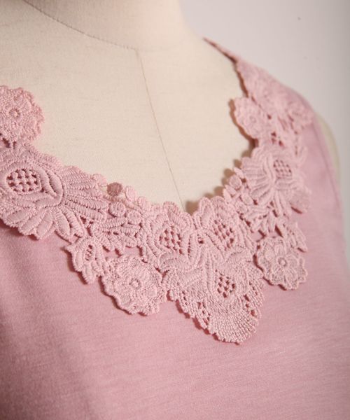 tocco closet（トッコ　クローゼット）の「フラワーレース装飾タンクトップ（タンクトップ・レディース・ピンク/オフホワイト/ネイビー・M）」の5枚目の写真
