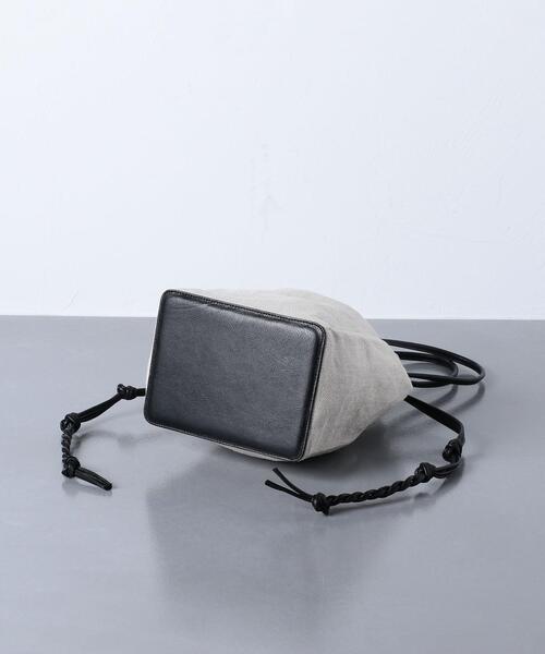 JAMIRAY（ジャミレイ）の「＜JAMIRAY（ジャミレイ）＞LTH/LIN ドローストリング バッグ（ハンドバッグ・レディース・ブラック/ホワイト・FREE）」の4枚目の写真