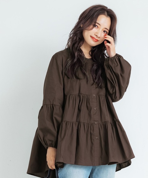 coca（coca）（コカ）の「ティアードフレアバンドカラーシャツ（シャツ/ブラウス・レディース・ホワイト/ブラウン/ブラック/ブルー・ONE SIZE/M/L）」の3枚目の写真