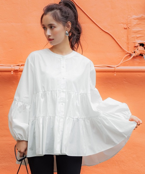 coca（coca）（コカ）の「ティアードフレアバンドカラーシャツ（シャツ/ブラウス・レディース・ホワイト/ブラウン/ブラック/ブルー・ONE SIZE/M/L）」の2枚目の写真