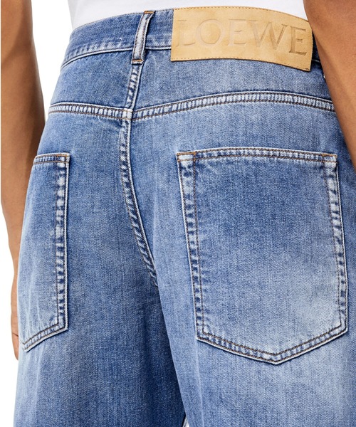 LOEWE（ロエベ）の「ウォッシュド デニム トラウザーズ (コットン)（デニムパンツ・メンズ・ライトブルー・44）」の7枚目の写真