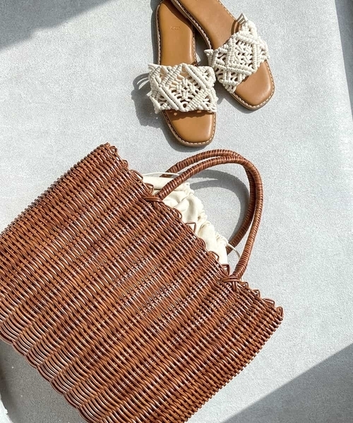 a.v.v（アーヴェヴェ）の「キンチャク付きカゴバッグ（かごバッグ・レディース・オレンジ系その他/ブラック・38）」の2枚目の写真