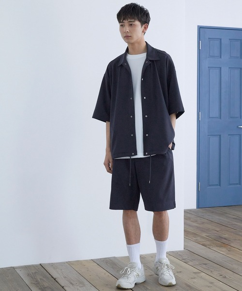 Loungewear tokyo（ラウンジウェアトウキョウ）の「【セットアップ】カットジョーゼットリラックスストレッチ 半袖コーチジャケット＆1タックショートパンツ ワンマイルウェア（セットアップ・メンズ・ブラック/ベージュ/ネイビー/グレー系その他/ブルー系その他/ホワイト・M/L/XL/S）」の5枚目の写真