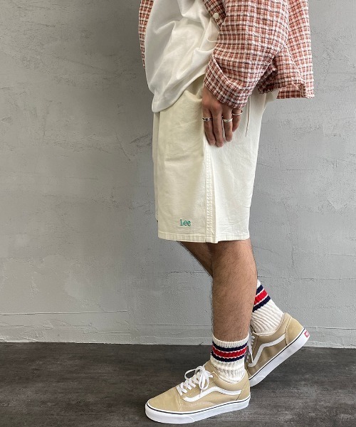 Lee（リー）の「[LEE×JEANS FACTORY/リー×ジーンズファクトリー] 別注 アスレチックロゴショーツ（その他パンツ・メンズ・ベージュ/アイボリー/パープル/イエロー/オリーブ/ブラック/ピンク・M/L）」の2枚目の写真