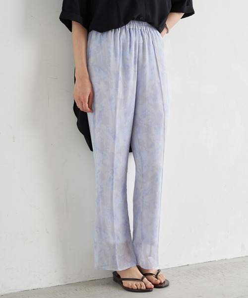 earth music&ecology（アースミュージックアンドエコロジー）の「シアーマーブルセミフレアパンツ　＊（その他パンツ・レディース・ピンク/ライトグリーン/ブルー・FREE）」の2枚目の写真