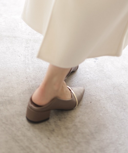 SESTO（セスト）の「メタリックストラップバブーシュパンプス（パンプス・レディース・ブラック/アイボリー/グレイッシュベージュ・22.5cm/23.5cm/24.5cm/23.0cm/24.0cm/25.0cm）」の5枚目の写真