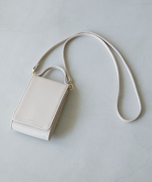 koe（コエ）の「スマホウォレットミニショルダーポーチ*（スマホケース/カバー・レディース・ブラック/イエロー/グリーン/オレンジ/アイボリー・FREE）」の2枚目の写真