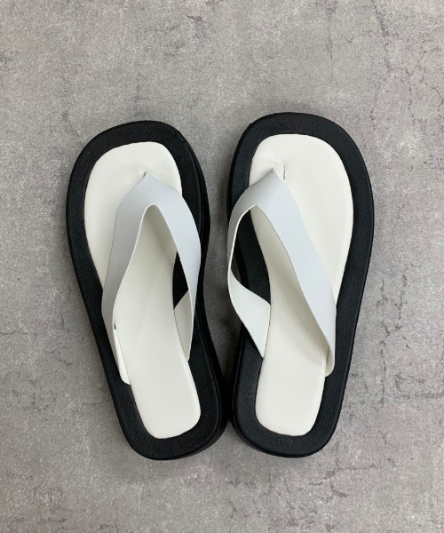 MANGROVE(マングローブ)の「デザイントングサンダル(サンダル・レディース・ホワイト/ブラック・SMALL/MEDIUM/LARGE)」の5枚目の写真