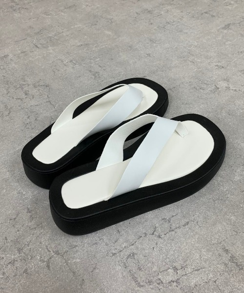 MANGROVE(マングローブ)の「デザイントングサンダル(サンダル・レディース・ホワイト/ブラック・SMALL/MEDIUM/LARGE)」の7枚目の写真