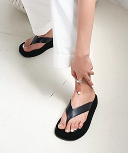 MANGROVE(マングローブ)の「デザイントングサンダル(サンダル・レディース・ホワイト/ブラック・SMALL/MEDIUM/LARGE)」の18枚目の写真