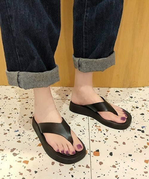 MANGROVE(マングローブ)の「デザイントングサンダル(サンダル・レディース・ホワイト/ブラック・SMALL/MEDIUM/LARGE)」の14枚目の写真