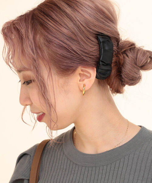 Ray BEAMS（レイビームス）の「Ray BEAMS / フェイクレザー ギャザー ヘアピン（ヘアピン・レディース・ブラック/オフホワイト/イエロー・ONE SIZE）」の3枚目の写真