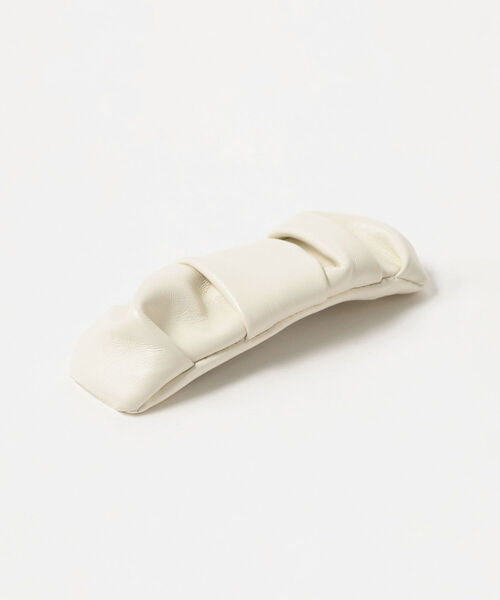 Ray BEAMS（レイビームス）の「Ray BEAMS / フェイクレザー ギャザー ヘアピン（ヘアピン・レディース・ブラック/オフホワイト/イエロー・ONE SIZE）」の5枚目の写真