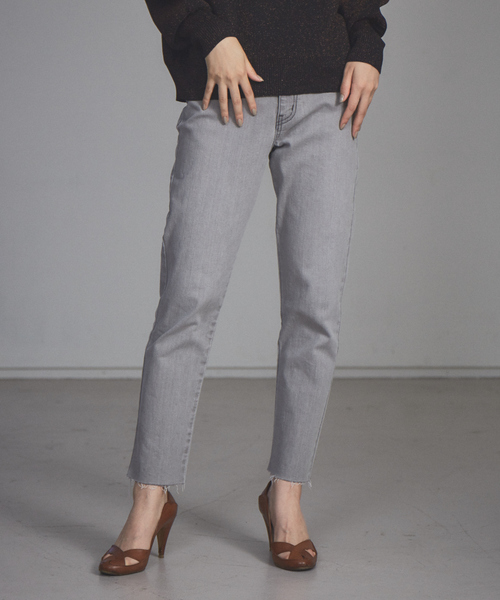 NOMINE(ノミネ)の「【展開店舗限定】カットオフテーパードデニム(デニムパンツ・レディース・ライトグレー/ブルー・X-SMALL/S/M/L)」の16枚目の写真