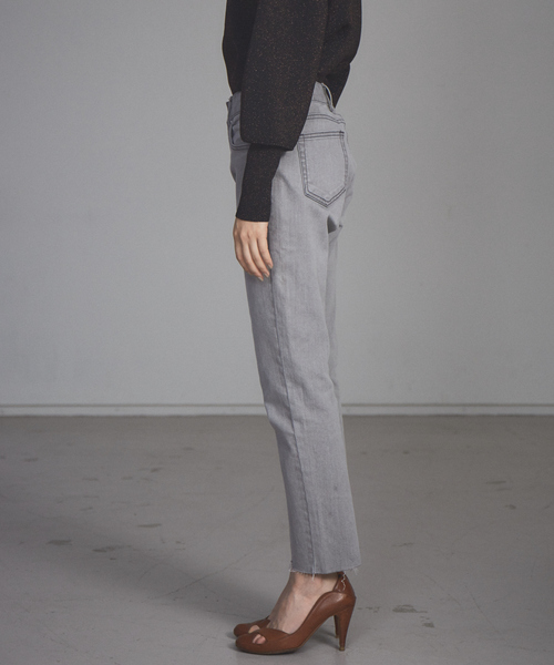 NOMINE(ノミネ)の「【展開店舗限定】カットオフテーパードデニム(デニムパンツ・レディース・ライトグレー/ブルー・X-SMALL/S/M/L)」の17枚目の写真