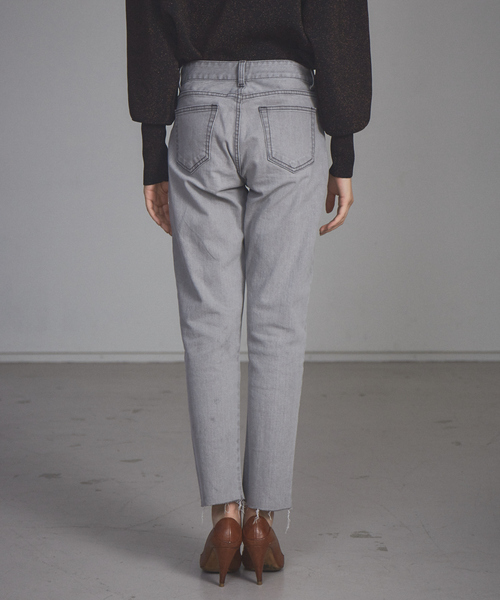NOMINE(ノミネ)の「【展開店舗限定】カットオフテーパードデニム(デニムパンツ・レディース・ライトグレー/ブルー・X-SMALL/S/M/L)」の18枚目の写真