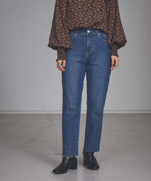 NOMINE(ノミネ)の「【展開店舗限定】カットオフテーパードデニム(デニムパンツ・レディース・ライトグレー/ブルー・X-SMALL/S/M/L)」の4枚目の写真
