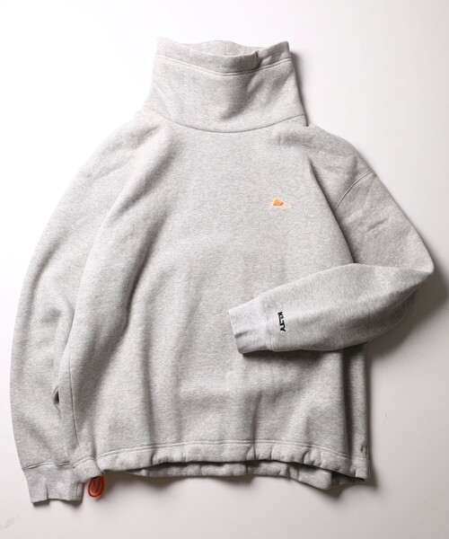FREAK'S STORE（フリークスストア）の「WEB限定 KELTY×FREAK'S STORE/ケルティ 別注 ワンポイント ヴィンテージロゴ ボトルネックスウェット/ハイネック/ビッグシルエット（スウェット・メンズ・ブラック/グレー/ブラウン/ダークグリーン/グレイッシュブルー・SMALL/MEDIUM/LARGE/X-LARGE）」の6枚目の写真